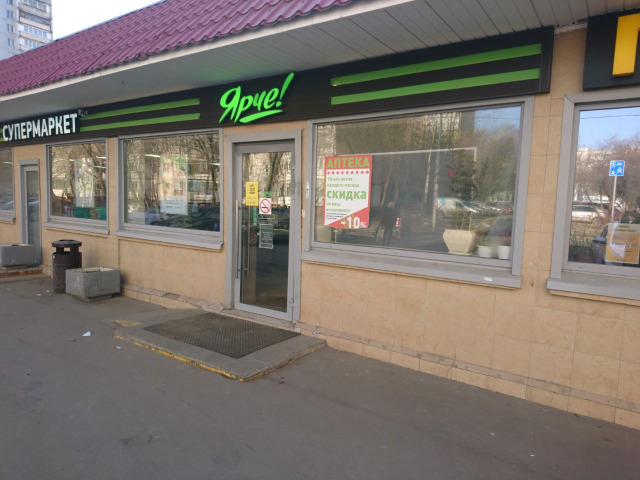 Торговом центре на ул. Бестужевых, 14А