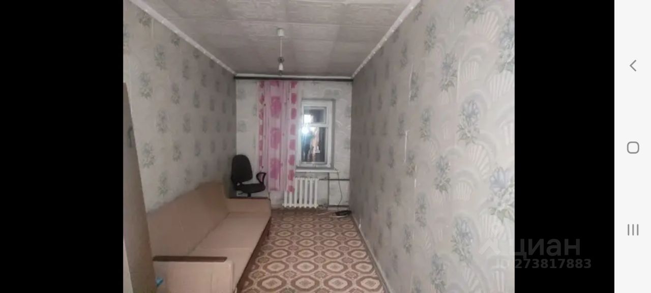 Продается доля в 2-комнатной квартире в Екатеринбурге. Общая площадь 40.3 кв.м, кухня 6 кв.м, жилая 18 кв.м. 4 этаж, без отделки.
