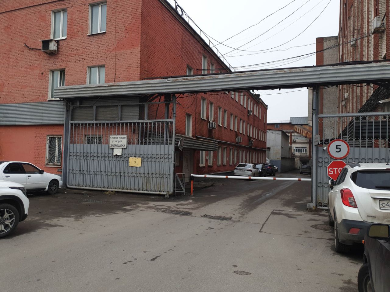 Торговом центре на ул. 6-я Радиальная, 18с5