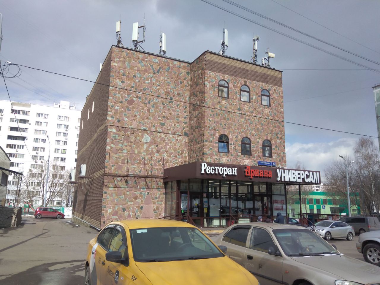Торговом центре на ул. Шипиловская, вл39А