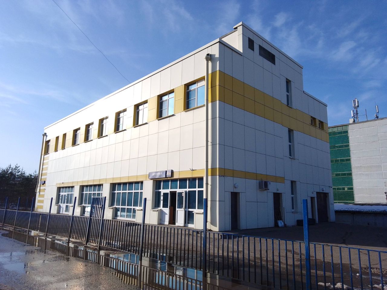 Торговом центре на Сиреневом бульваре, 85Б