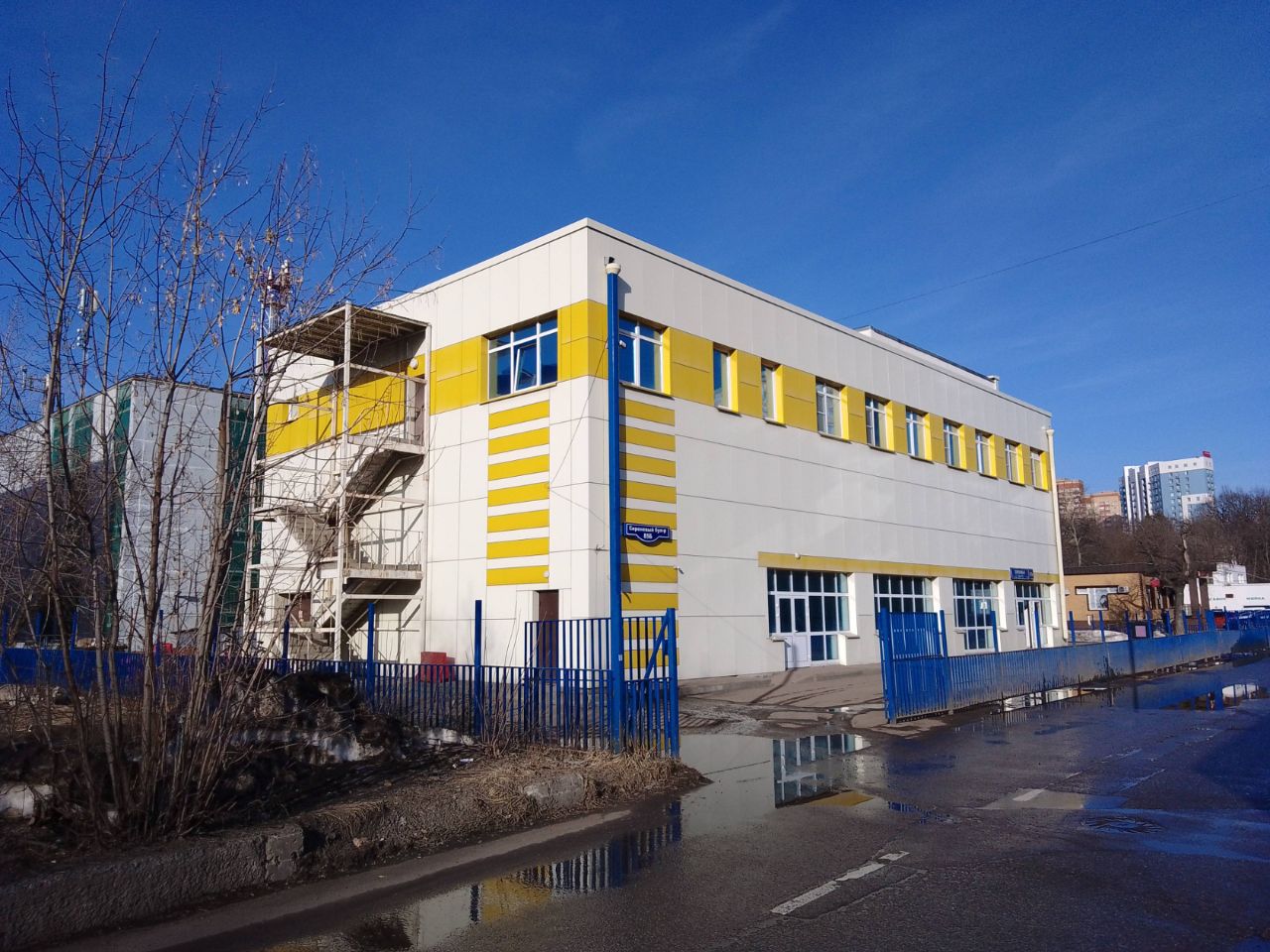 Торговом центре на Сиреневом бульваре, 85Б