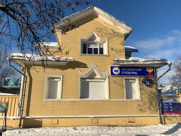 Отдельно стоящее здание на ул. Ленинградская, 30