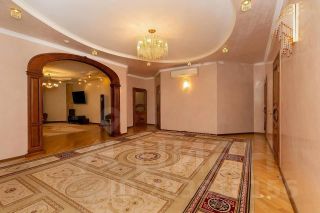 5-комн.кв., 236 м², этаж 2