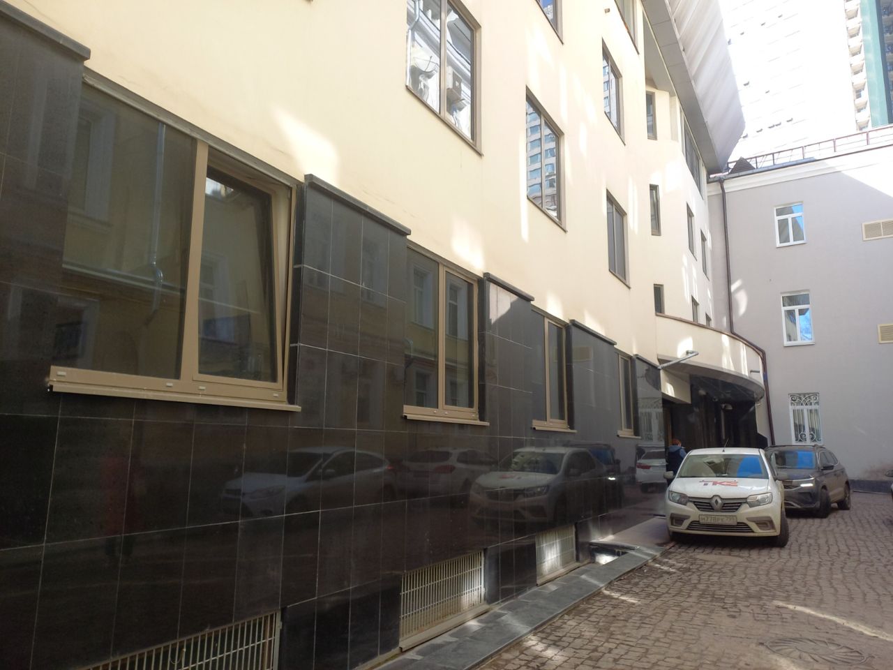 Бизнес Центр в Большом Николопесковском пер., 13с2