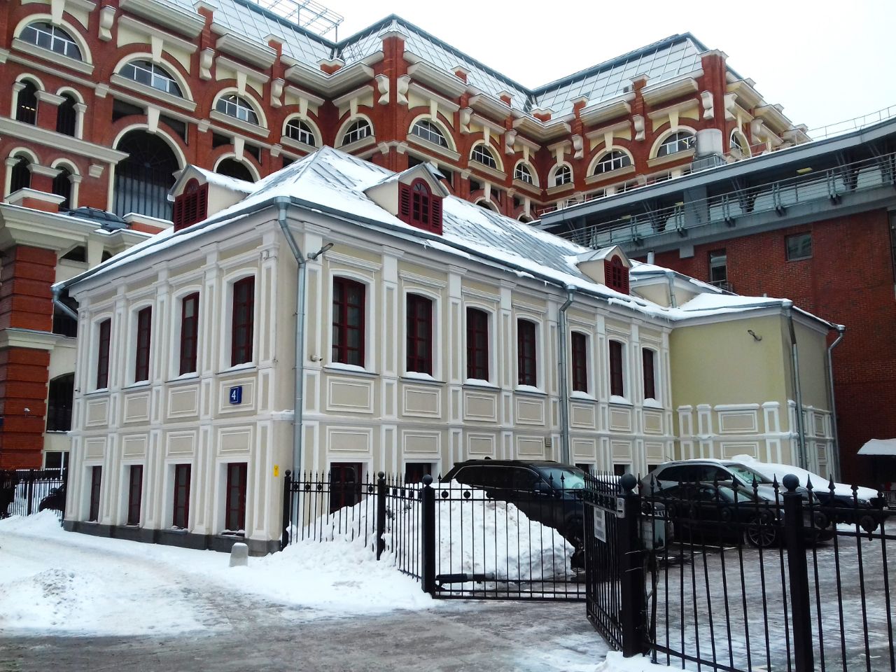 БЦ в 1-м Голутвинском переулке, 4