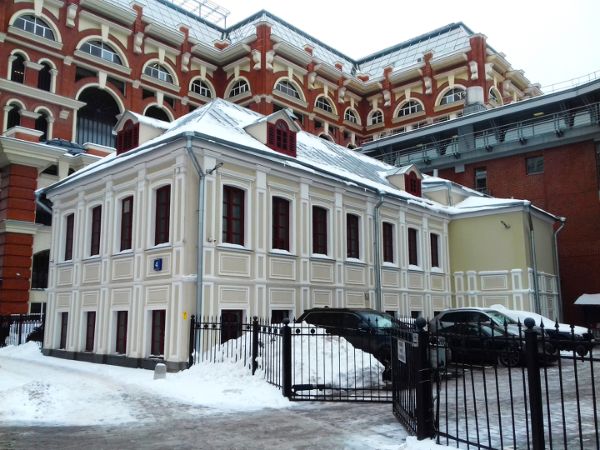 Административное здание в 1-м Голутвинском переулке, 4