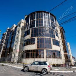 3-комн.кв., 138 м², этаж 3