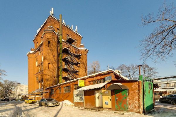 Отдельно стоящее здание в проезде Комсомольской Площади, 12