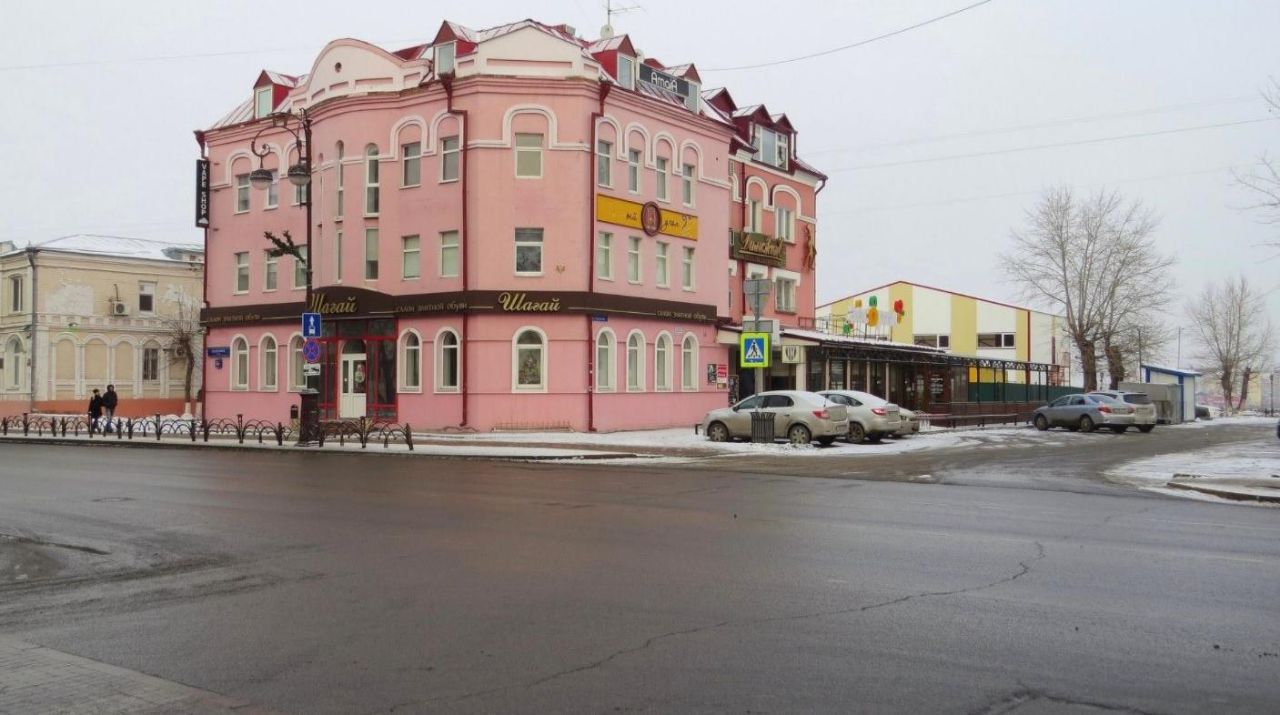 Торговом центре на ул. Республики, 5А