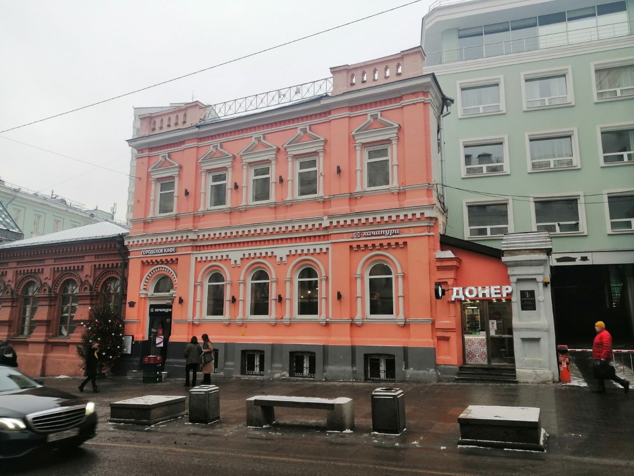 Торговом центре на ул. Большая Дмитровка, 5/6с1