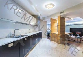 4-комн.кв., 295 м², этаж 3