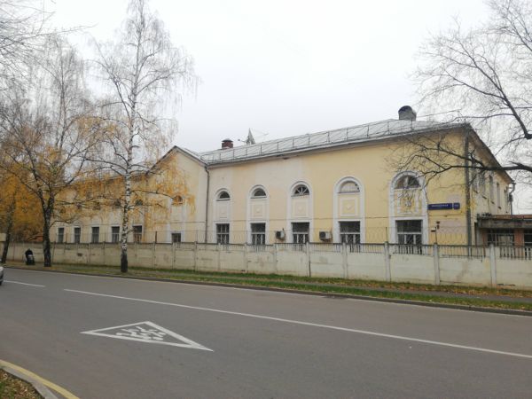 Отдельно стоящее здание на ул. Полимерная, 10