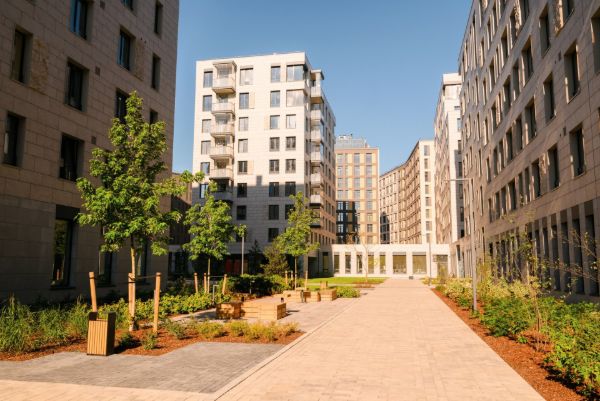 Үлкен кеуделі жалаңаш қыздардың суреттері