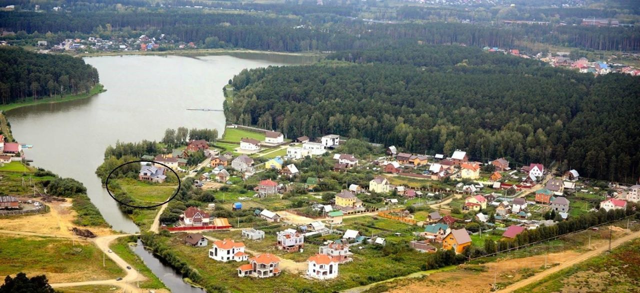 Продается дом/дача в Екатеринбурге, общая площадь 500 кв.м. Участок у озера, живописный вид, тихий район, окружен природой.