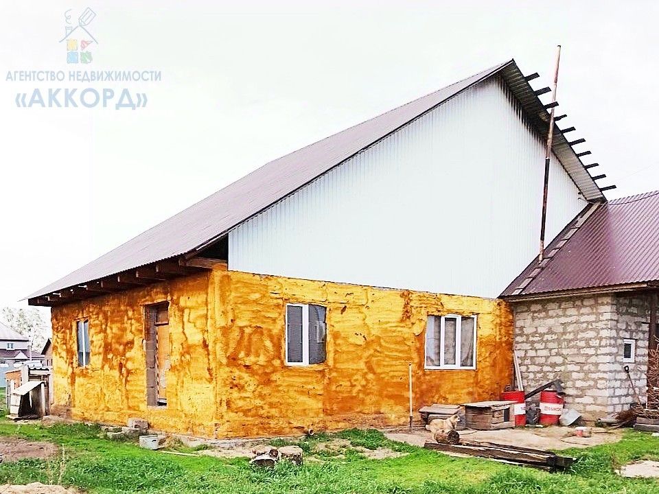 Продается дом/дача в Барнауле, площадь 110 кв.м. Без отделки. Просторный участок, тихий район, удобный подъезд. Агентство недвижимости 'Аккорд'.