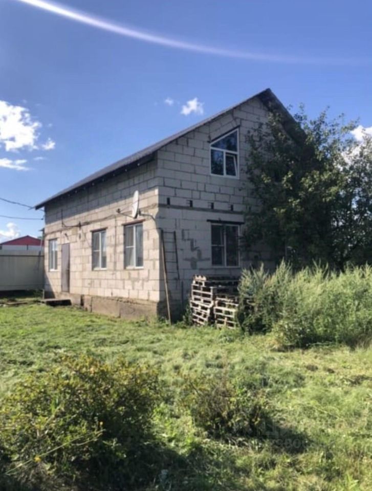 Продается дом в Липецке, площадь 150 кв.м. Без отделки. Участок с зелеными насаждениями. Отличный вариант для обустройства по своему вкусу.
