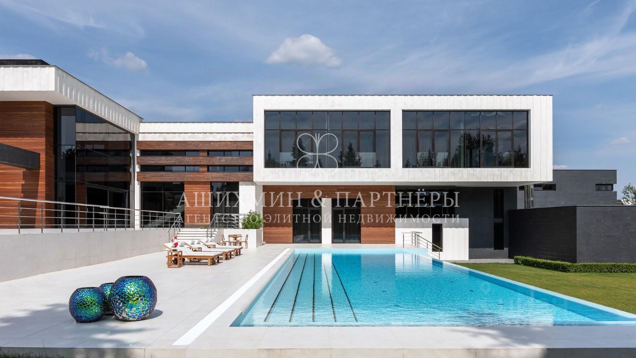Продается2-этажныйдом,2700м²