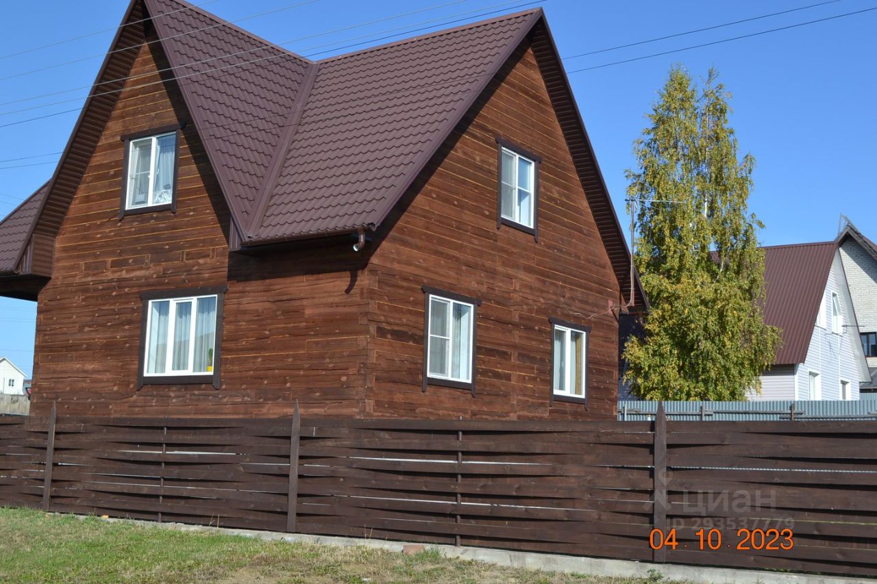 Продается дом/дача в Барнауле, общей площадью 167 кв.м. Деревянная отделка, уютный двор, современная крыша, забор из дерева.