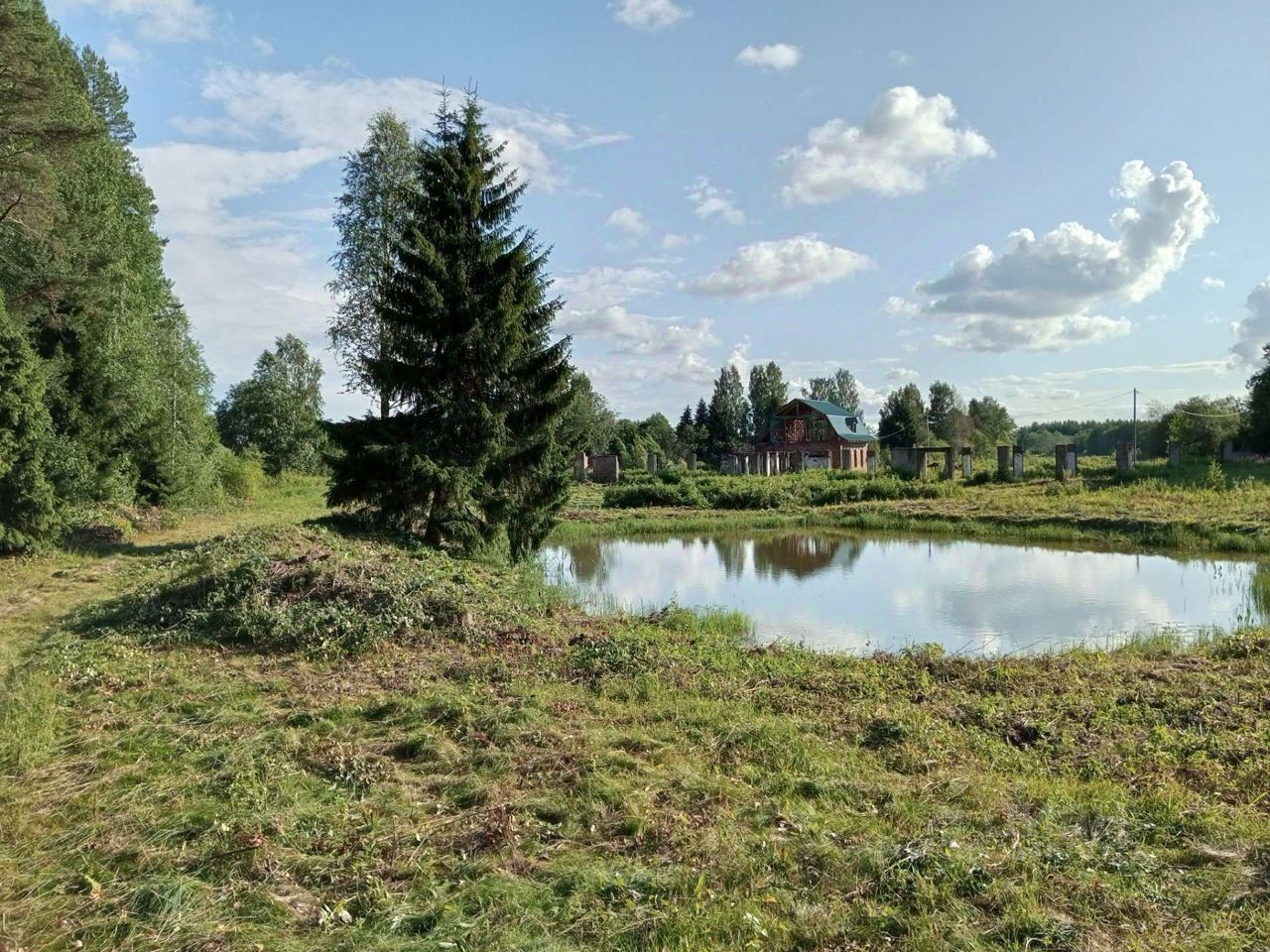 Купить дом в деревне недорого в Лодейнопольском районе Ленинградской области,  продажа деревенских домов с участком. Найдено 1 объявление.