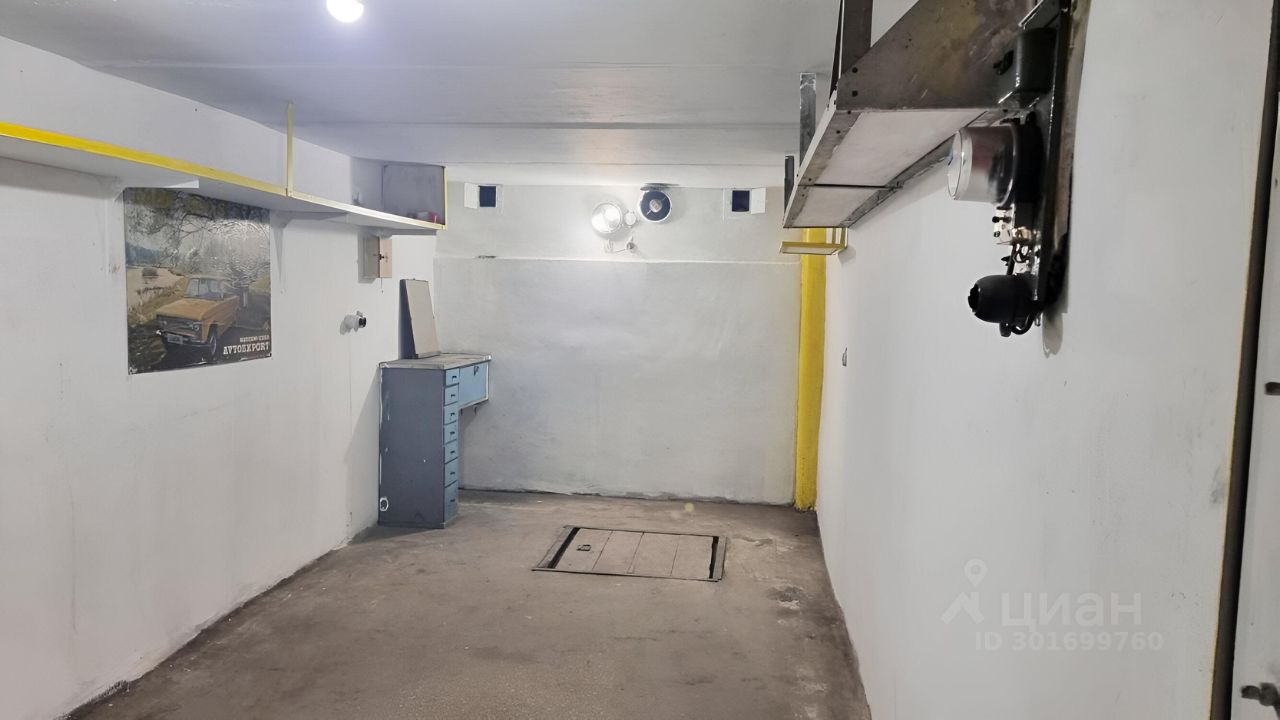 Продается гараж в Барнауле, площадь 15 кв.м. Чистый, светлый, с рабочим столом и полками. Отличное состояние, готов к использованию.