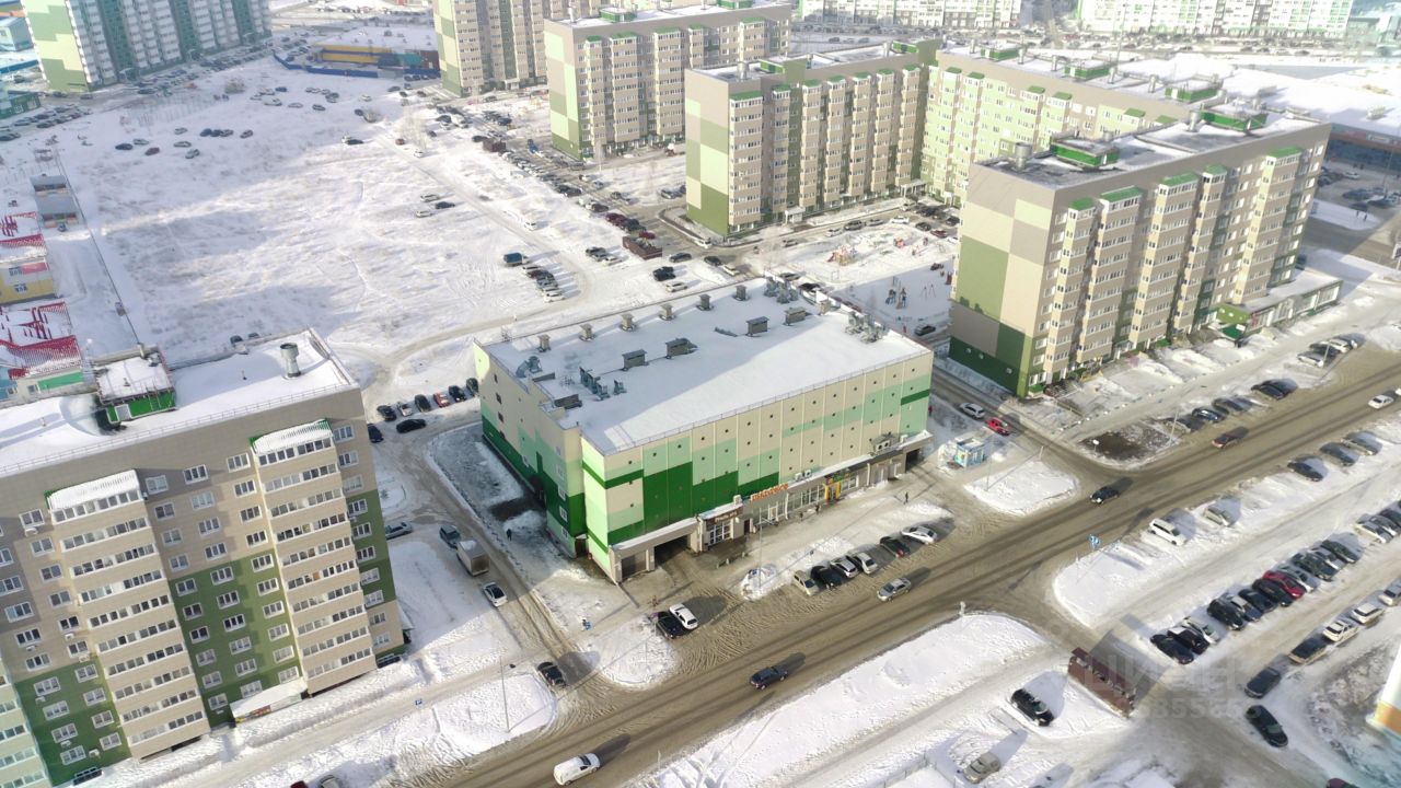 Продается гараж площадью 21 кв.м в Барнауле. Удобное расположение среди жилых домов. Просторная парковка, доступ к инфраструктуре.