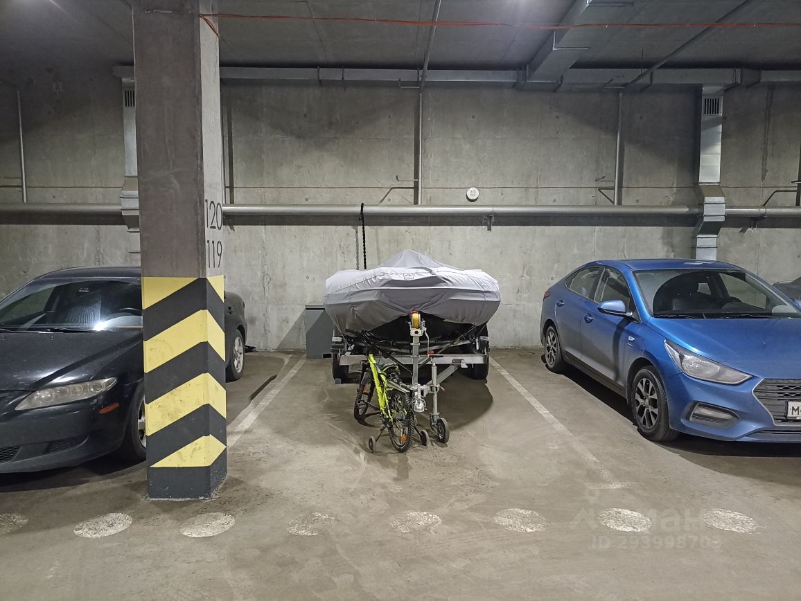 Продается гараж в Екатеринбурге, площадь 15.6 кв.м. Удобное расположение, просторное место для автомобиля или хранения.
