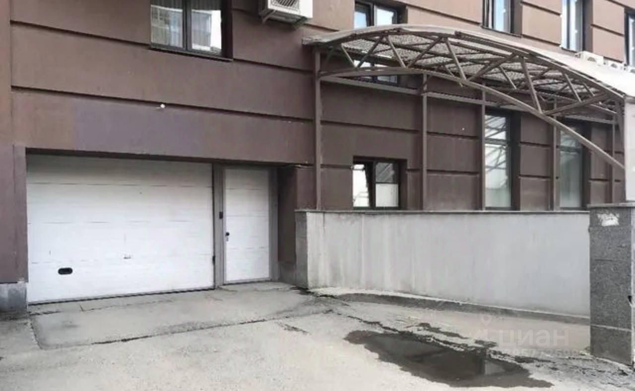 Продается гараж в Екатеринбурге, площадь 13 кв.м. Удобный подъезд, надежные ворота, хорошее состояние. Отличное расположение.
