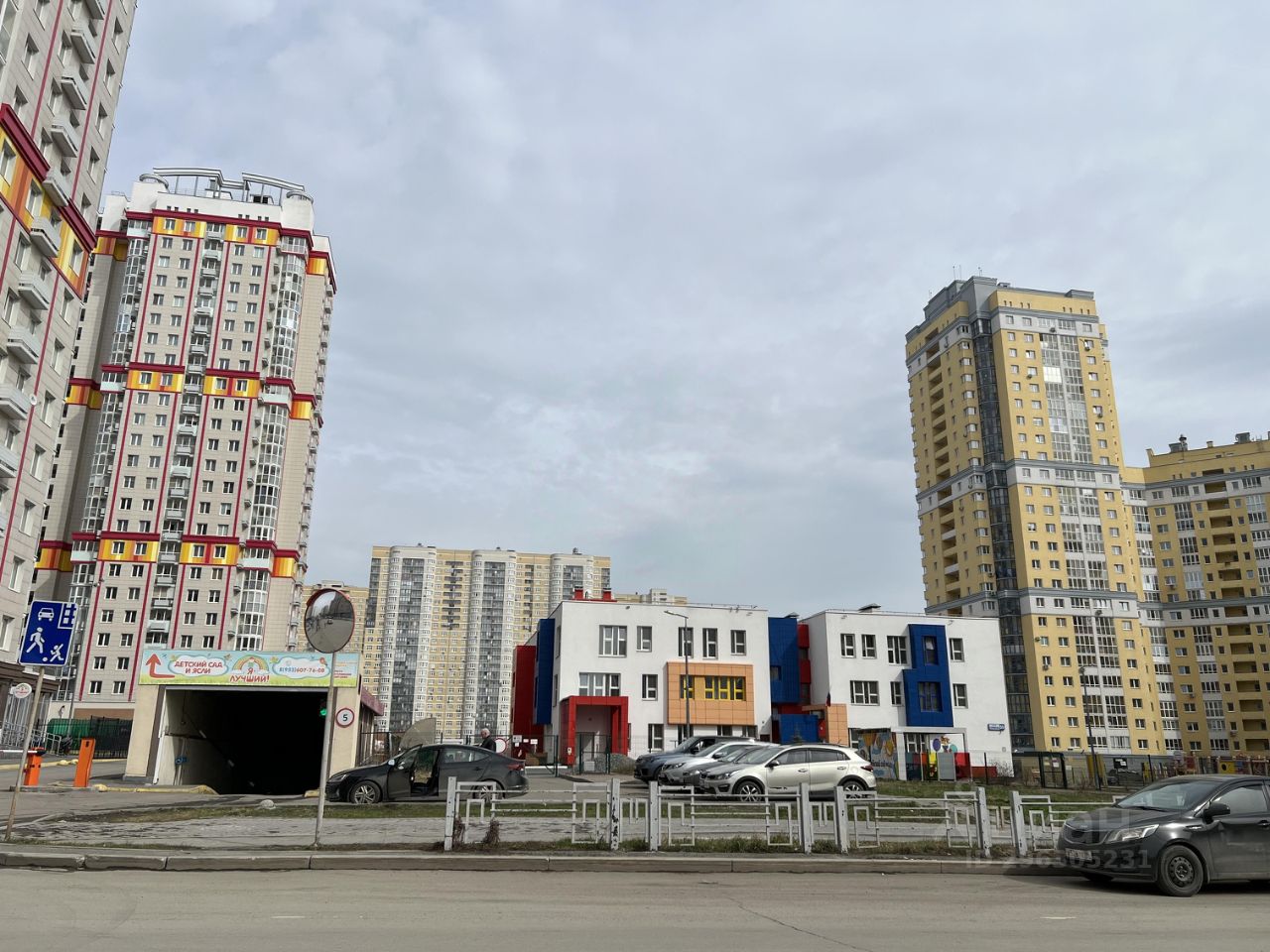 Продается гараж в Екатеринбурге, 14 кв.м. Удобное расположение в современном жилом комплексе. Отличный вариант для хранения автомобиля.