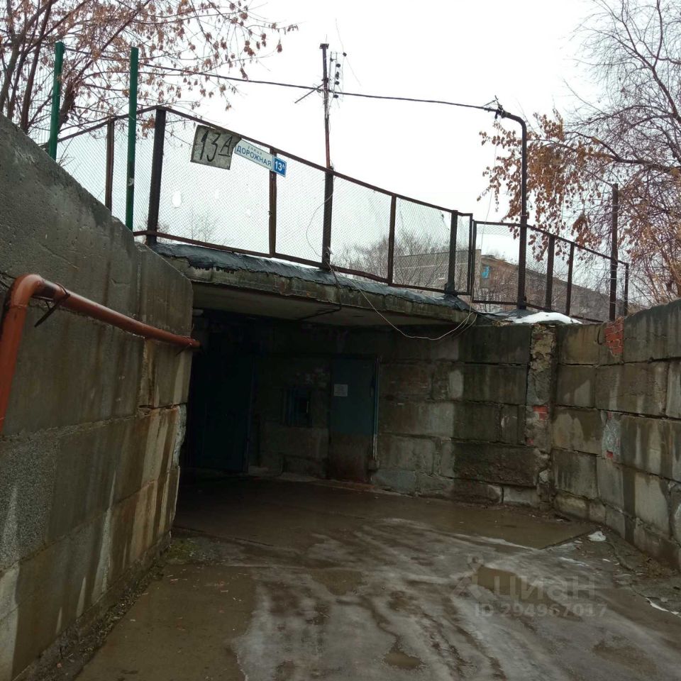 Гараж 19 кв.м в Екатеринбурге. Удобное расположение, прочные стены, высокий забор для безопасности. Идеально для хранения авто.