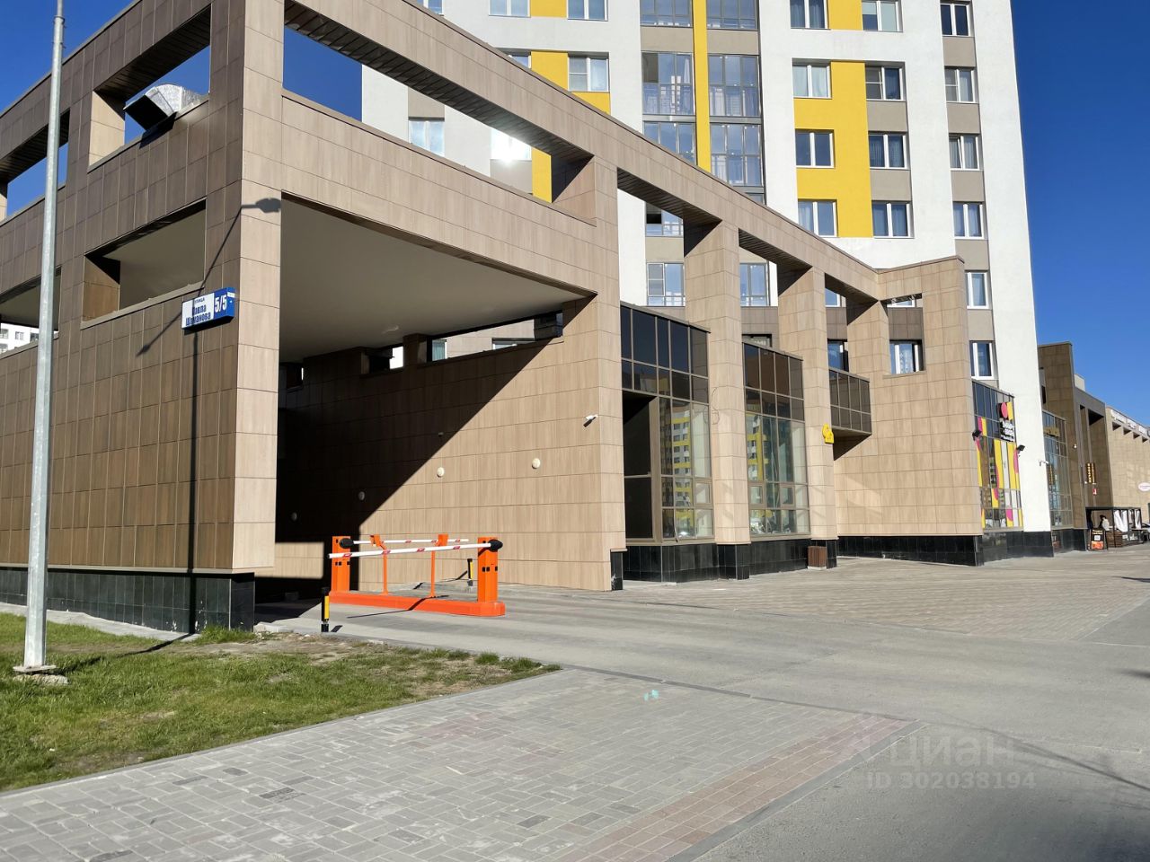 Современный гараж в Екатеринбурге, площадь 31 кв.м, удобное расположение, новый жилой комплекс, чистый и ухоженный.