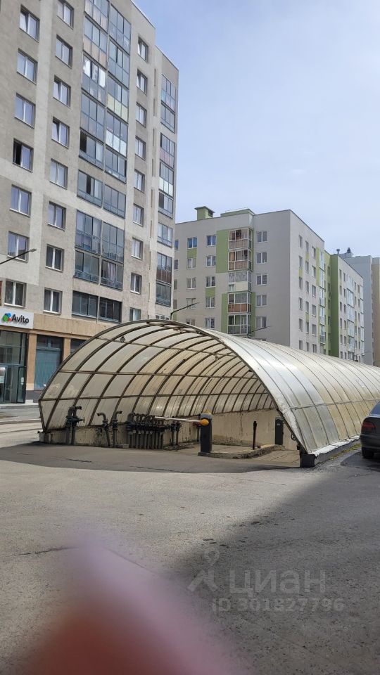 Продается гараж в Екатеринбурге, площадь 18 кв.м. Удобное расположение во дворе жилого комплекса, современное покрытие, хорошее состояние.
