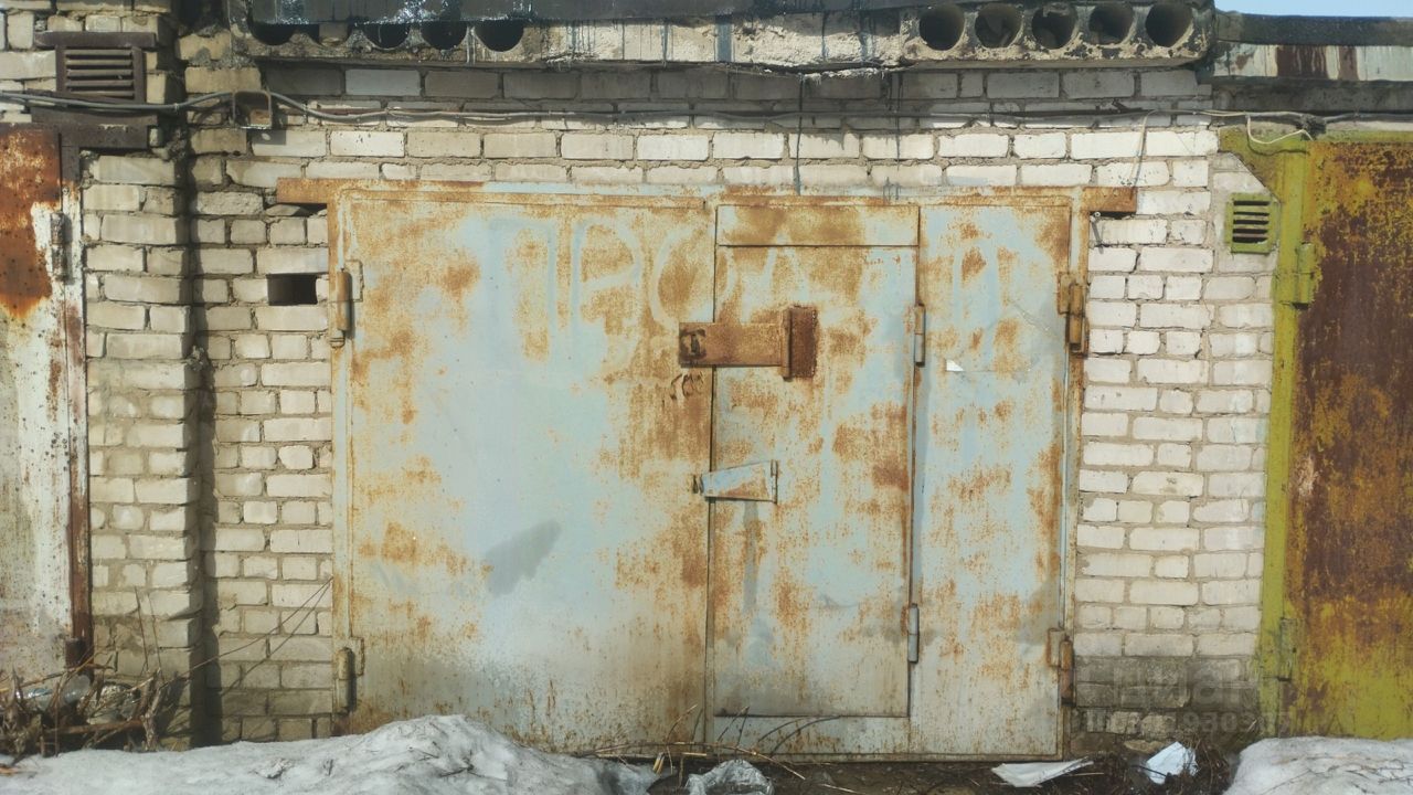 Продается гараж в Липецке, площадь 22 кв.м. Кирпичная конструкция, металлические ворота, удобное расположение.