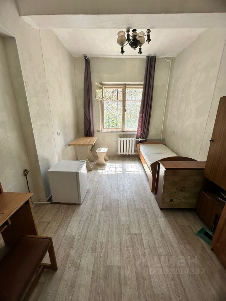 Светлая комната на 3 этаже в Екатеринбурге, 60 кв.м, кухня 5 кв.м, жилая 44 кв.м, без отделки, 4 комнаты, уютная атмосфера, мебель и техника.