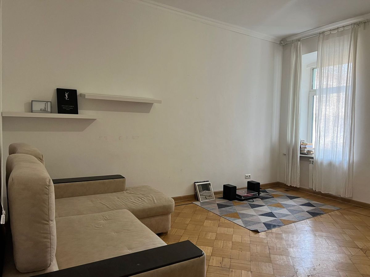 Сдам комнату 23,5м² ул. Петровка, 17С2, Москва, м. Театральная - база ЦИАН,  объявление 304132952