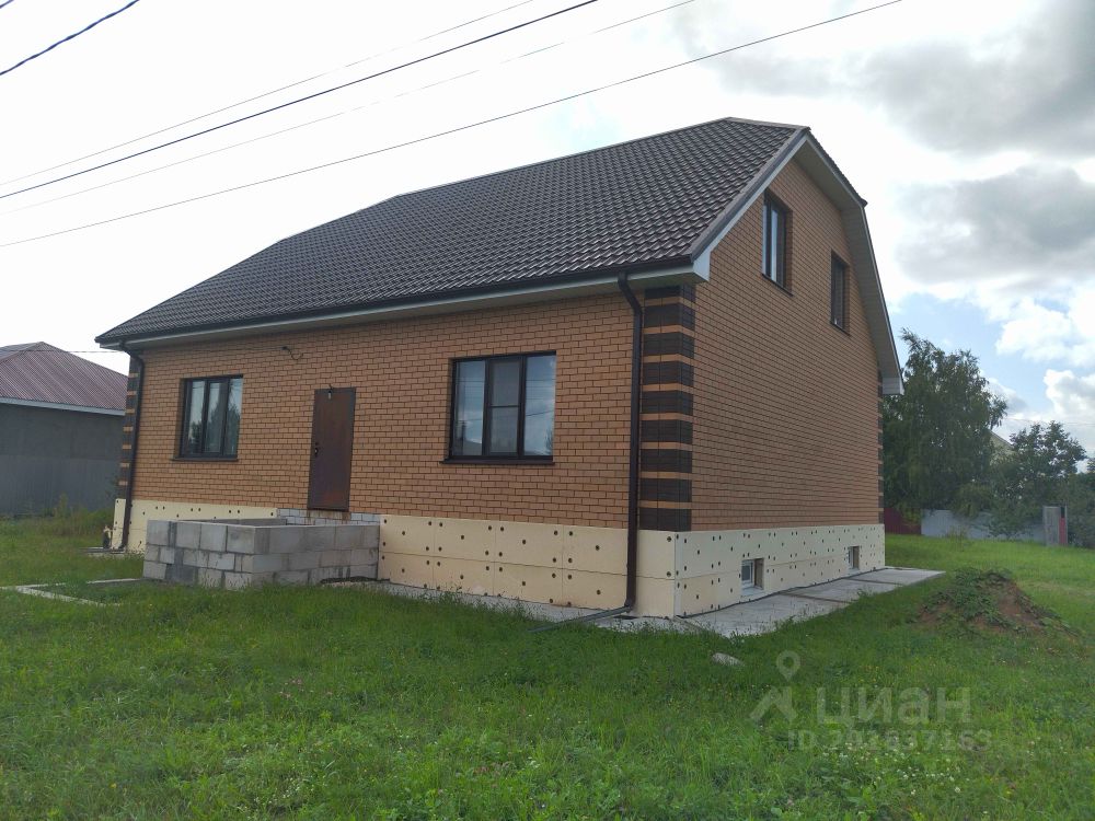 Продается коттедж в Липецке, общая площадь 254 кв.м. Кирпичный дом, без отделки, просторный участок, тихий район.