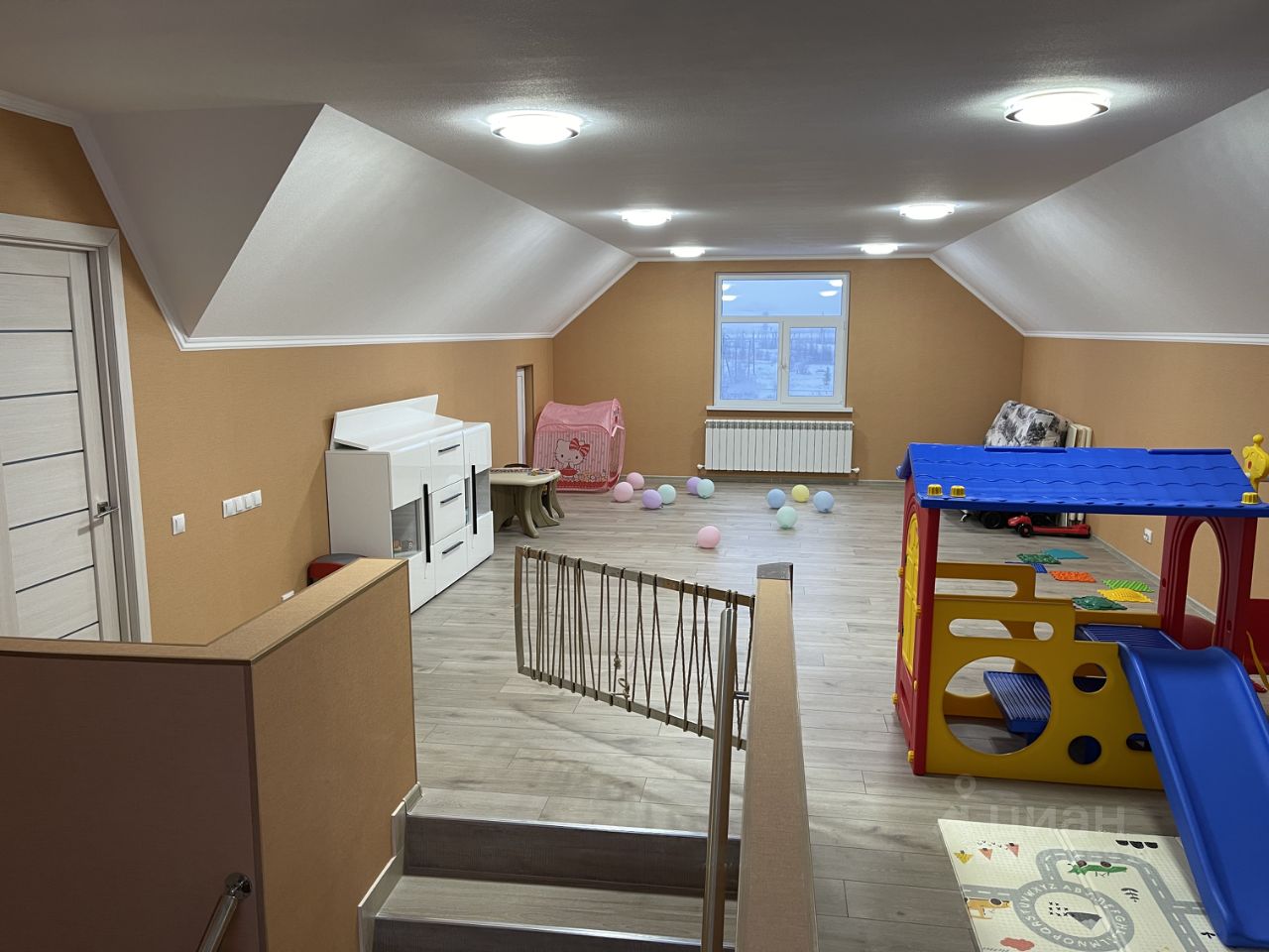 Коттедж в Ямало-Ненецкий АО, Новый Уренгой СМП-700 мкр, проезд Майский, 6 (273 м²)