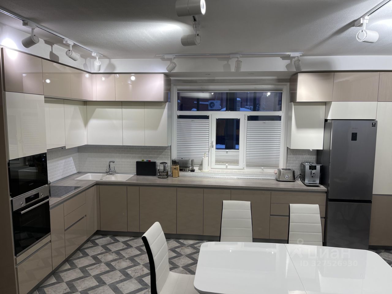 Коттедж в Ямало-Ненецкий АО, Новый Уренгой СМП-700 мкр, проезд Майский, 6 (273 м²)