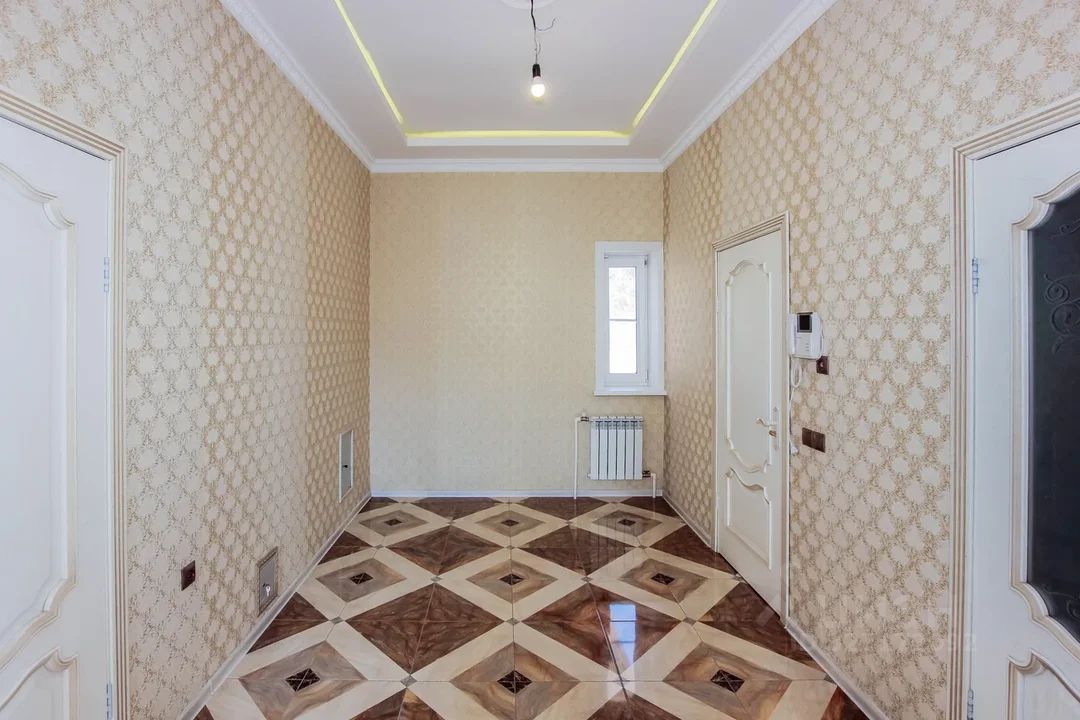 Коттедж в Бурятия, Улан-Удэ ул. Серебряная (272 м²)