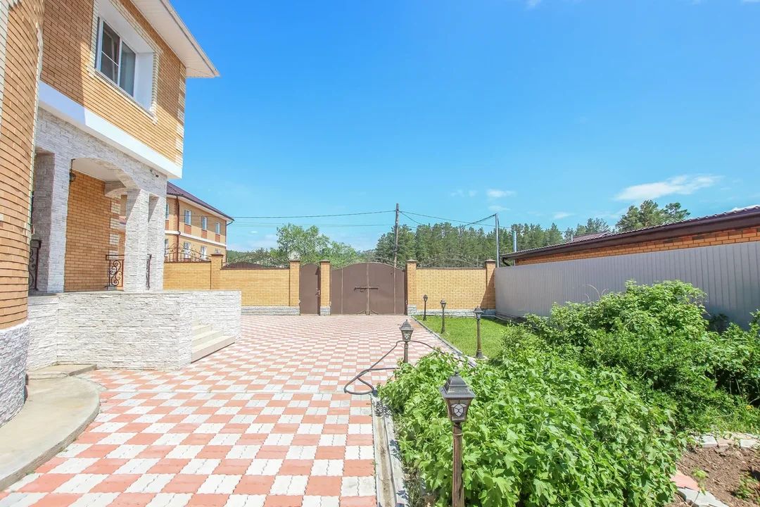 Коттедж в Бурятия, Улан-Удэ ул. Серебряная (272 м²)