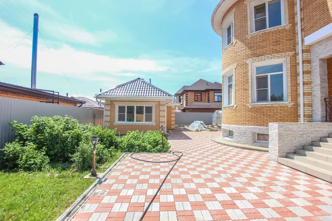 Коттедж в Бурятия, Улан-Удэ ул. Серебряная (272 м²)