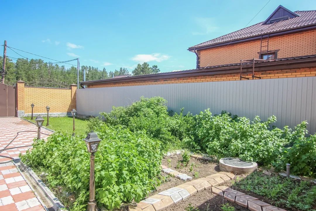 Коттедж в Бурятия, Улан-Удэ ул. Серебряная (272 м²)