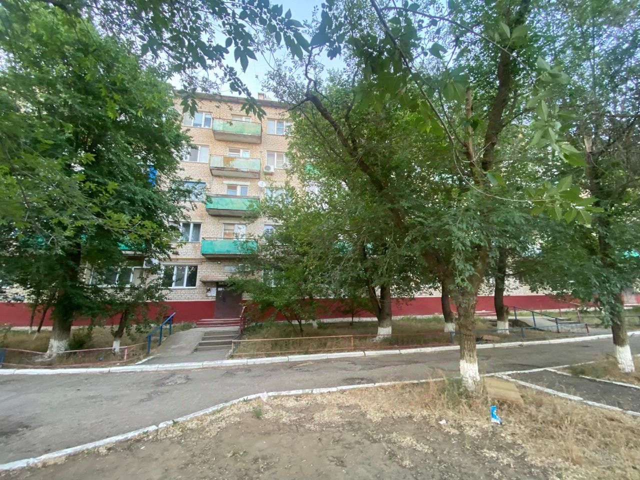 Продажа трехкомнатной квартиры 63,4м² 40, Элиста, Калмыкия респ., 4-й  микрорайон - база ЦИАН, объявление 302485246