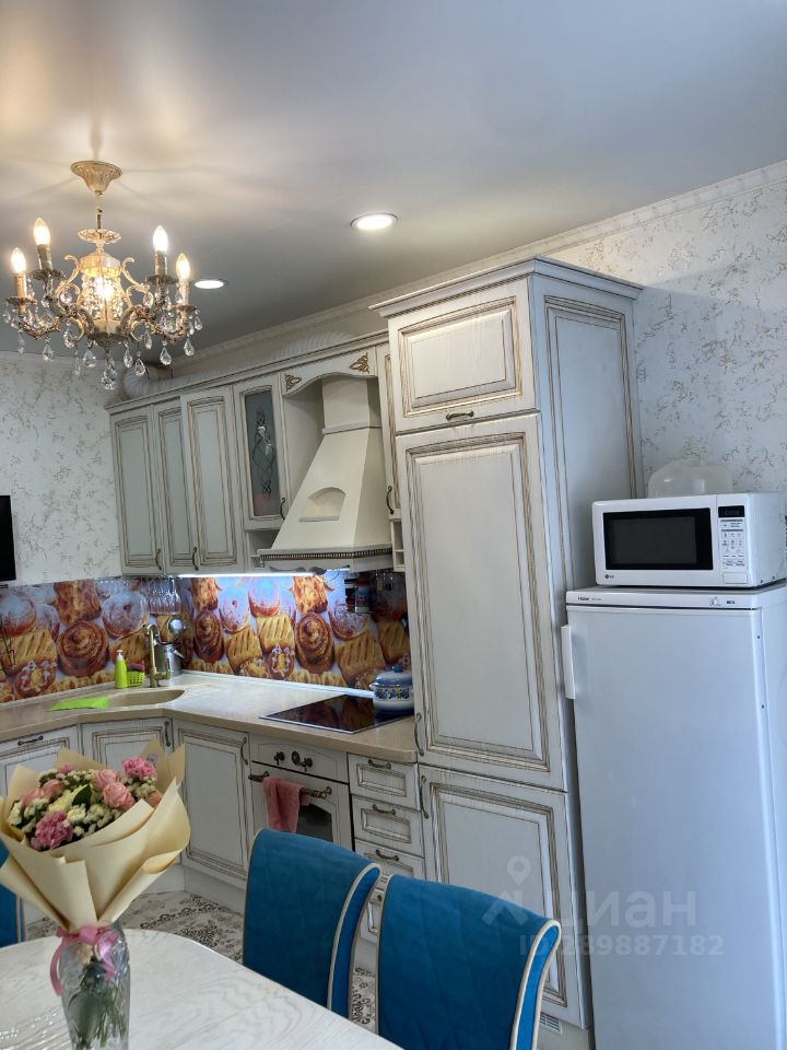 3-к кв. Хакасия, Абакан ул. Авиаторов, 4 (82.5 м²)