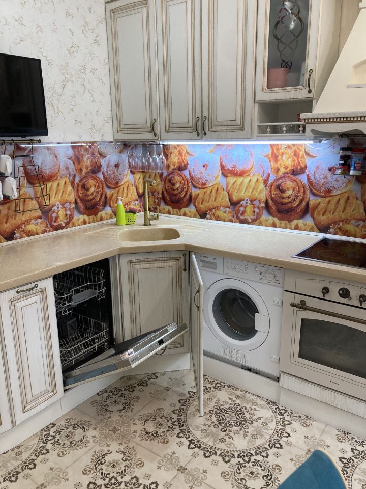 3-к кв. Хакасия, Абакан ул. Авиаторов, 4 (82.5 м²)