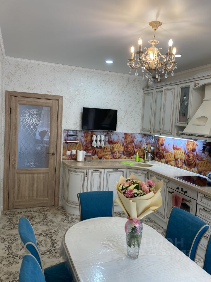 3-к кв. Хакасия, Абакан ул. Авиаторов, 4 (82.5 м²)