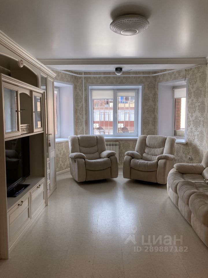 3-к кв. Хакасия, Абакан ул. Авиаторов, 4 (82.5 м²)