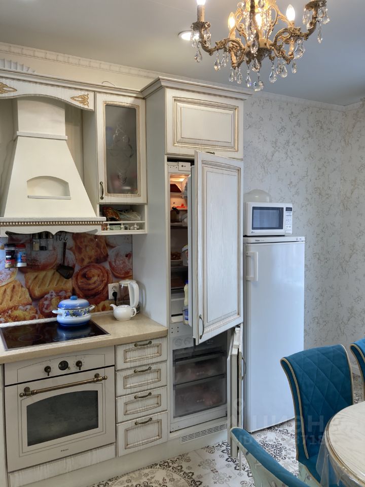 3-к кв. Хакасия, Абакан ул. Авиаторов, 4 (82.5 м²)