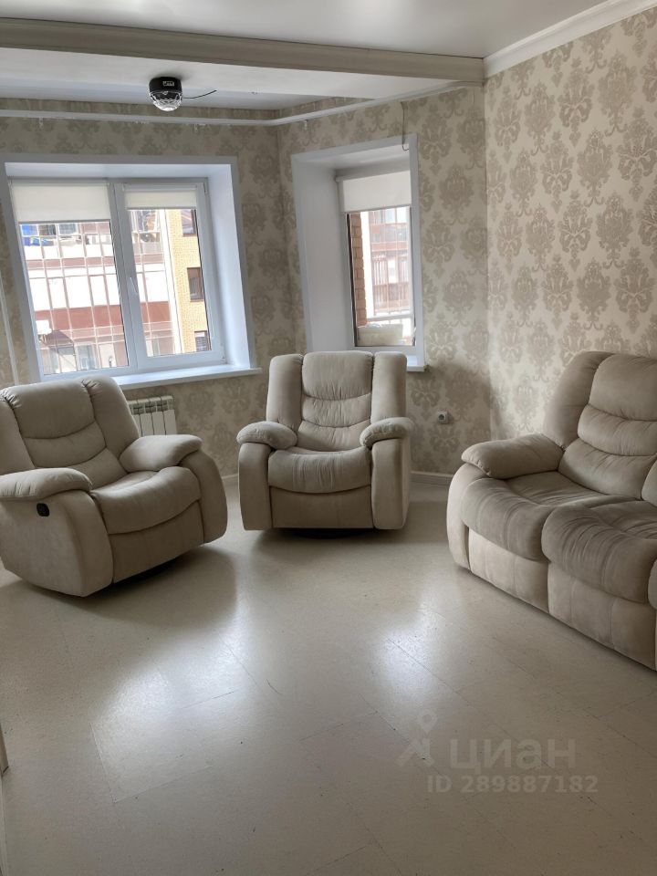 3-к кв. Хакасия, Абакан ул. Авиаторов, 4 (82.5 м²)