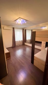 4-комн.кв., 180 м², этаж 2